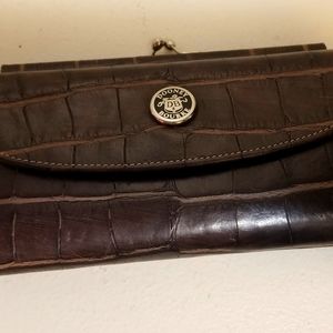 Dooney & Bourke wallet